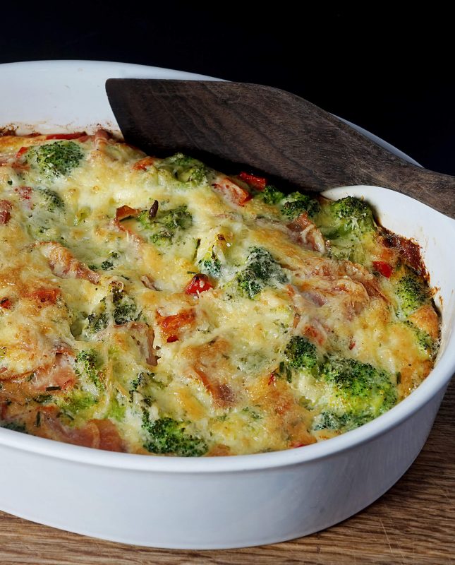Orkaitėje keptas omletas su brokoliais ir kumpiu
